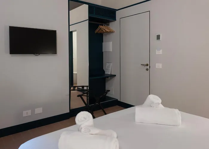 Dal Console 3* Naples